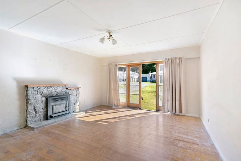 Photo of property in 172 Wellington Road, Wainuiomata, Lower Hutt, 5014