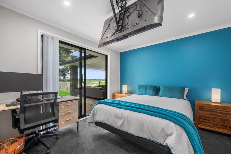 Photo of property in 19 Kawariki Road, Helensville, 0800