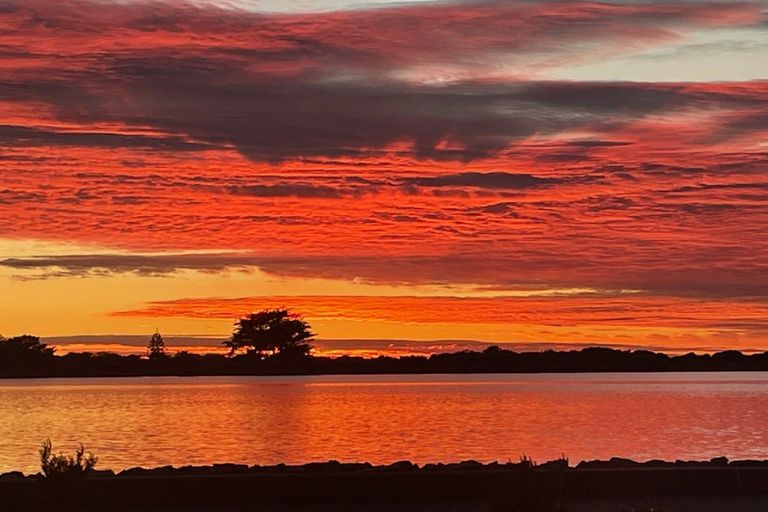 Photo of property in 2/57a Beachville Road, Redcliffs, Christchurch, 8081