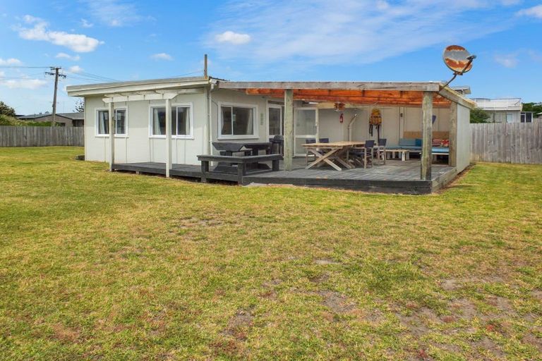 Photo of property in 38 Nelson Street, Foxton Beach, Foxton, 4815