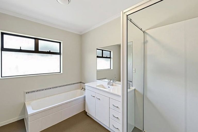 Photo of property in 4 Francis Skinner Place, Orewa, 0931