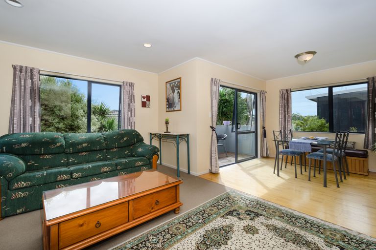 Photo of property in 46 Zefiro Drive, Massey, Auckland, 0614