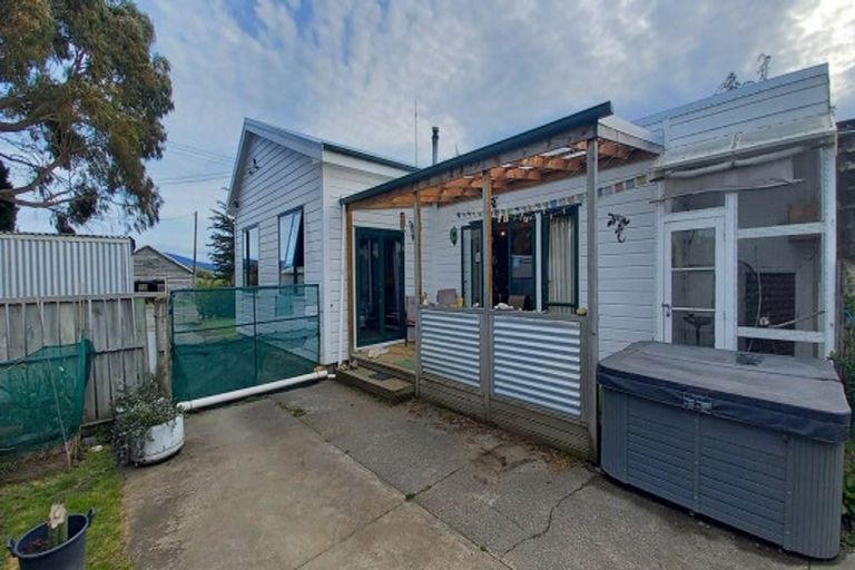 Photo of property in 2154 Ohai Clifden Highway, Eastern Bush, Otautau, 9682