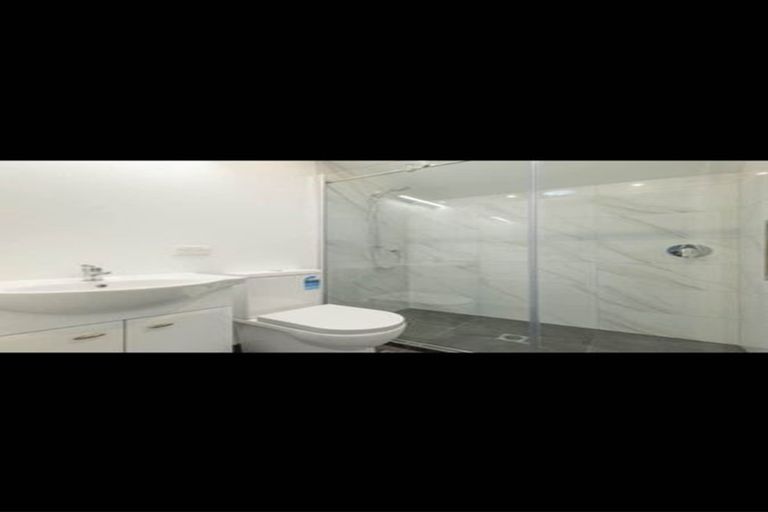 Photo of property in 7/6 John Jennings Drive, Oteha, Auckland, 0632