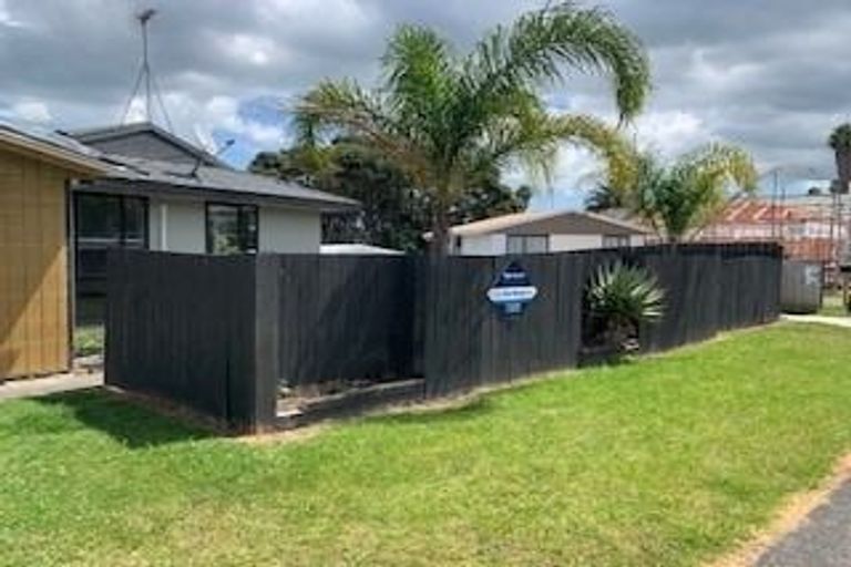 Photo of property in 28 Devonshire Road, Unsworth Heights, Auckland, 0632