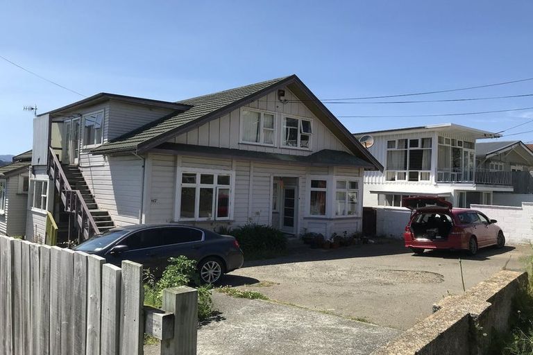 Photo of property in 87 Queens Drive, Lyall Bay, Wellington, 6022