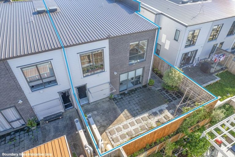 Photo of property in 16 Waimoana Close, Massey, Auckland, 0614