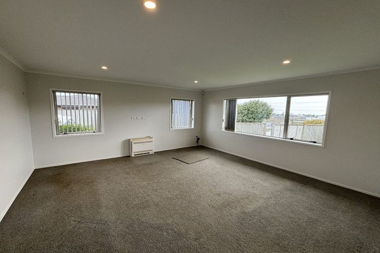Photo of property in 74 Fernbrook Drive, Hurworth, New Plymouth, 4310