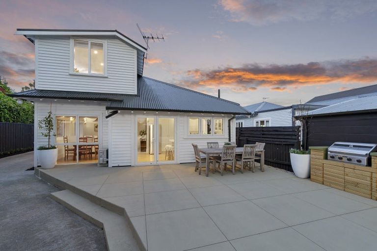 Photo of property in 17 Searells Road, Strowan, Christchurch, 8052