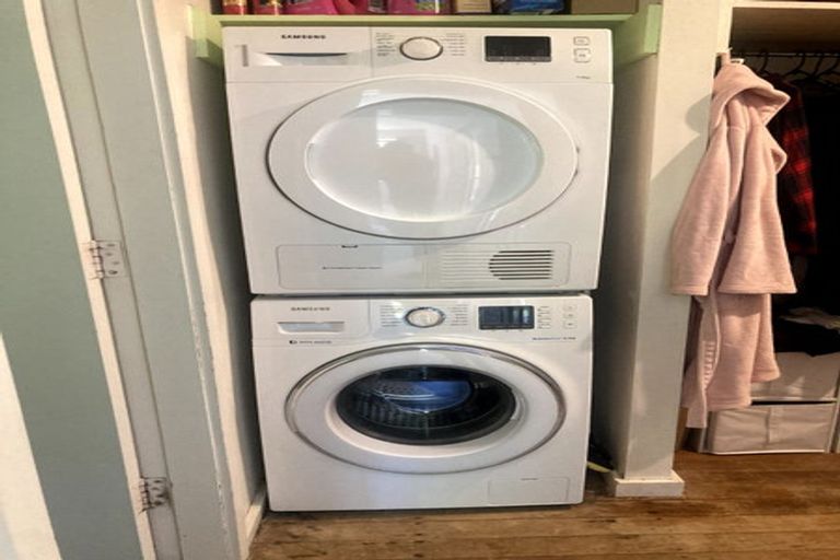 Photo of property in 42 Moana Road, Kelburn, Wellington, 6012