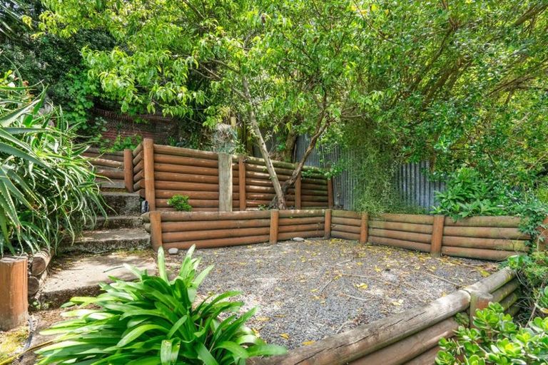 Photo of property in 11 Hawkhurst Road, Lyttelton, 8082