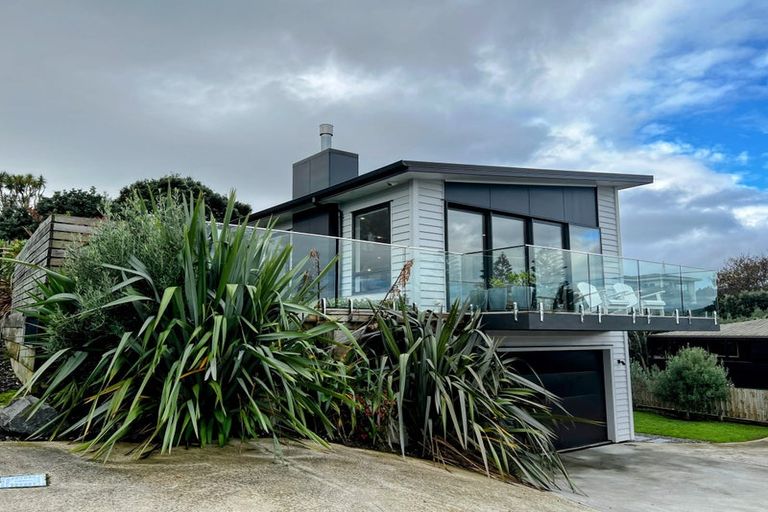 Photo of property in 8 The Track, Plimmerton, Porirua, 5026