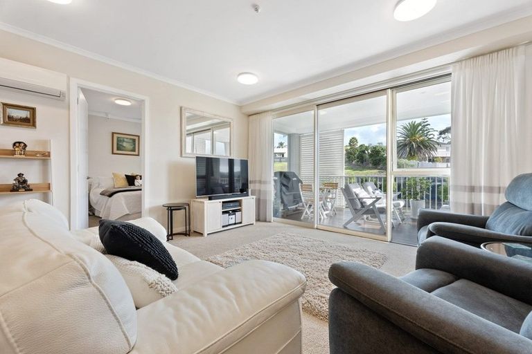 Photo of property in 192 Landmark Terrace, Orewa, 0931