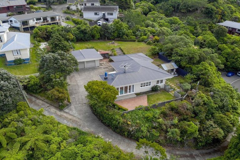 Photo of property in 111 Miromiro Road, Normandale, Lower Hutt, 5010