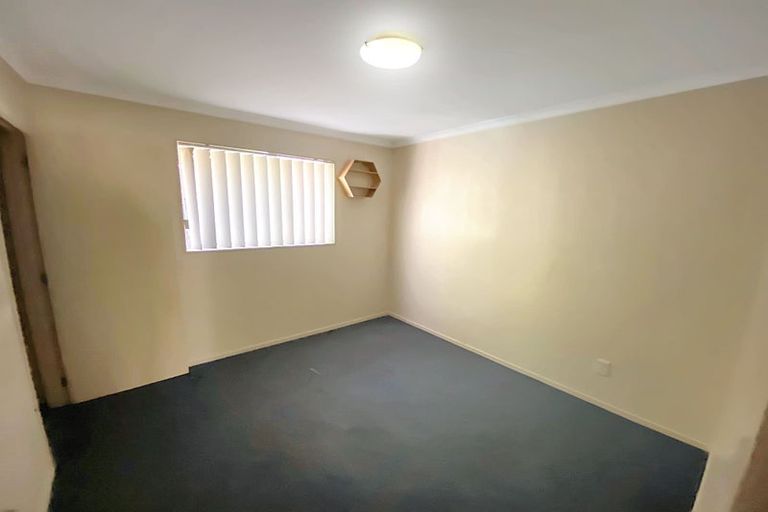 Photo of property in 10 Burton's Drive, Swanson, Auckland, 0614