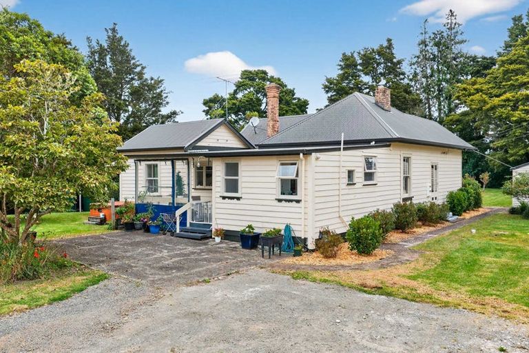 Photo of property in 32 Franklin Road, Paparoa, 0571