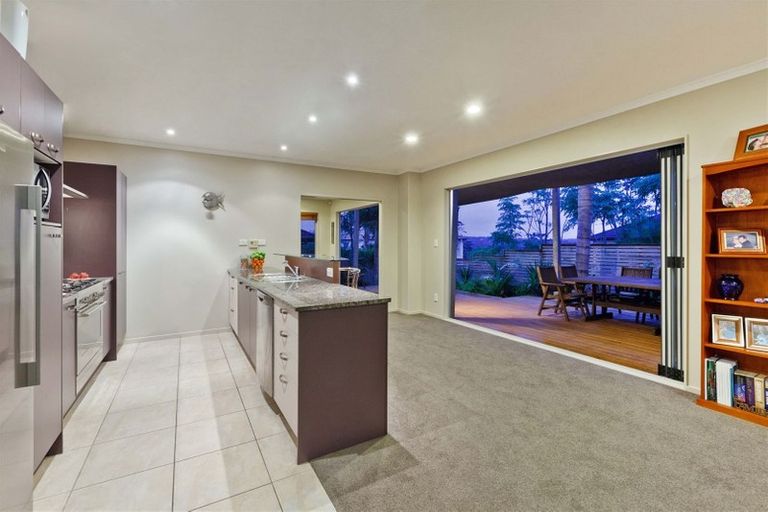 Photo of property in 162 Kittiwake Drive, Schnapper Rock, Auckland, 0632