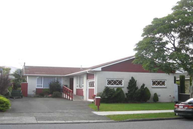 Photo of property in 3 Waddington Drive, Naenae, Lower Hutt, 5011
