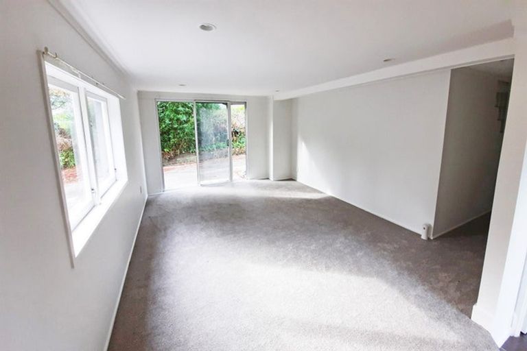 Photo of property in 1/226 Forrest Hill Road, Forrest Hill, Auckland, 0620