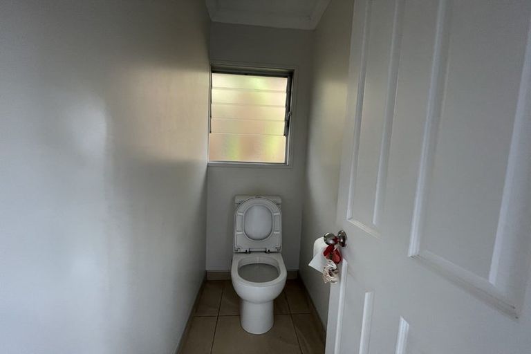 Photo of property in 1/30 Alamein Avenue, Belmont, Auckland, 0622