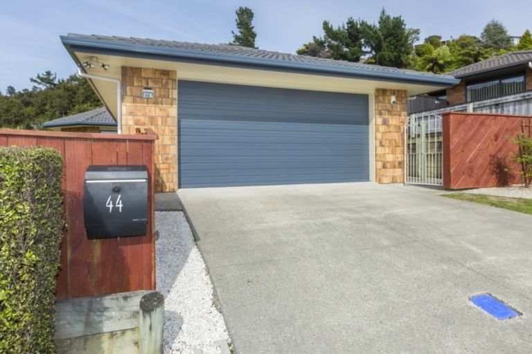 Photo of property in 44 King Charles Drive, Kingsley Heights, Upper Hutt, 5018