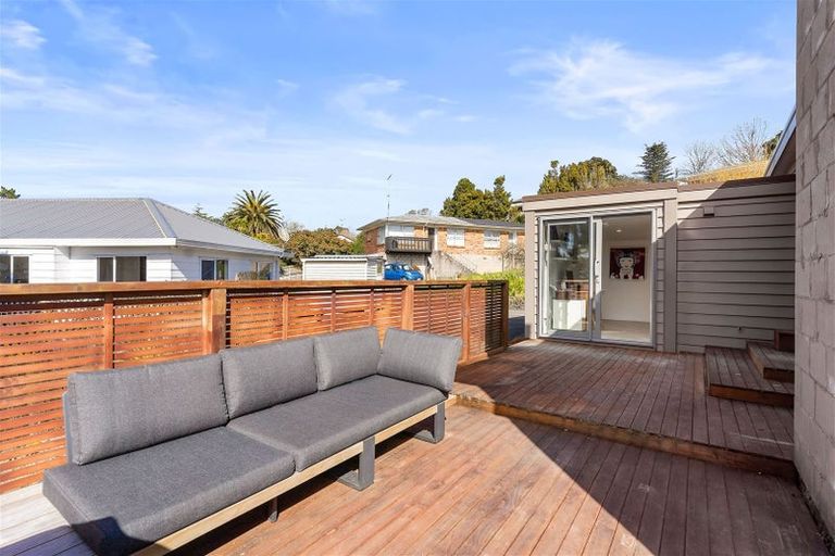 Photo of property in 1/730 Beach Road, Browns Bay, Auckland, 0630