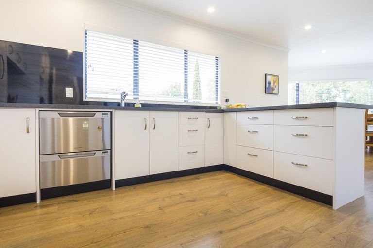 Photo of property in 31 Ruapehu Drive, Fitzherbert, Palmerston North, 4410