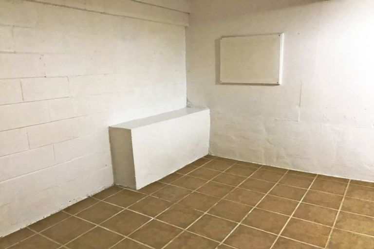 Photo of property in 2/81 Arran Road, Browns Bay, Auckland, 0630