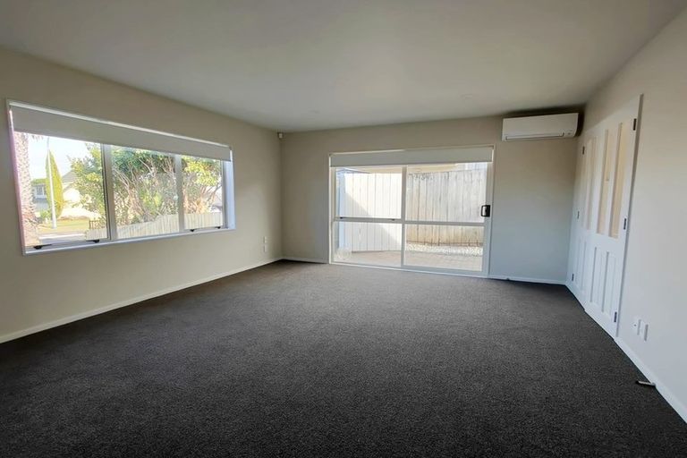 Photo of property in 27 Calypso Way, Unsworth Heights, Auckland, 0632