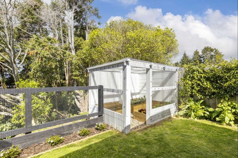 Photo of property in 519 Mangorei Road, Highlands Park, New Plymouth, 4312