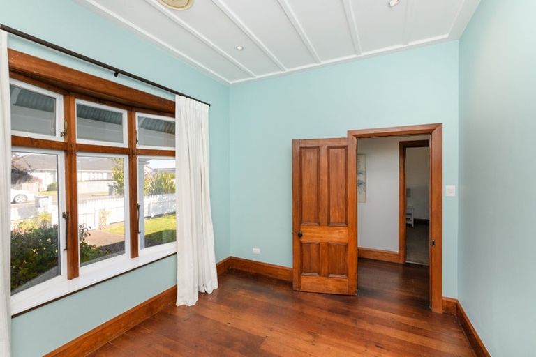 Photo of property in 17 Millar Street, Terrace End, Palmerston North, 4410