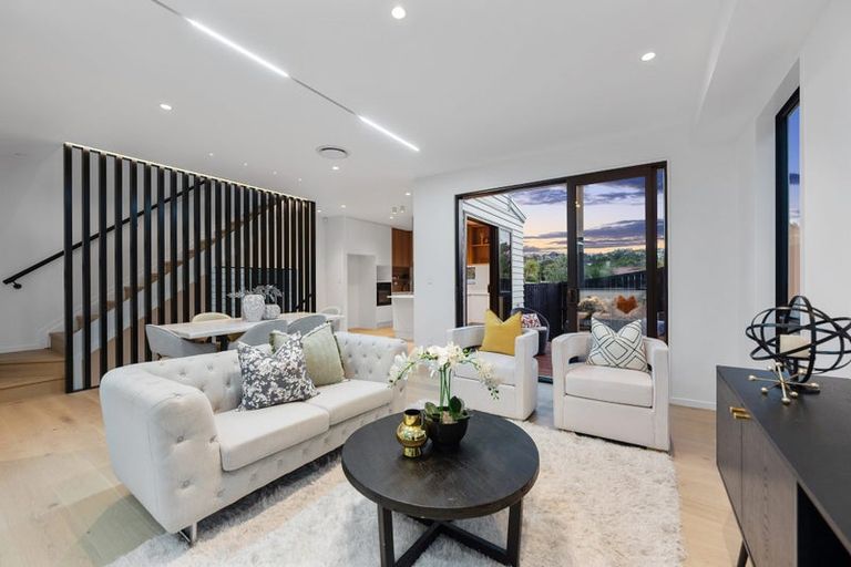 Photo of property in 2/1 Montana Avenue, Murrays Bay, Auckland, 0630