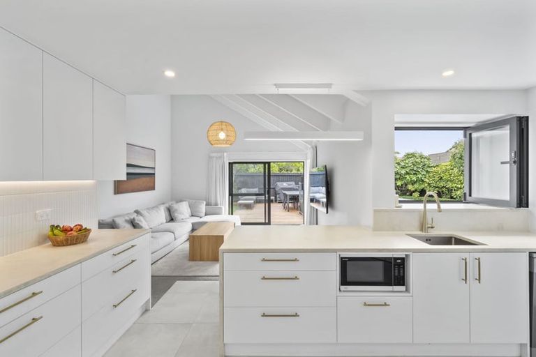 Photo of property in 56 Solway Avenue, Ilam, Christchurch, 8041