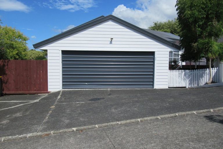 Photo of property in 1/4 Fairbanks Place, Glendene, Auckland, 0602