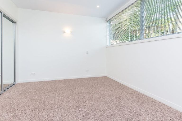 Photo of property in 6b Browns Bay Road, Rothesay Bay, Auckland, 0630