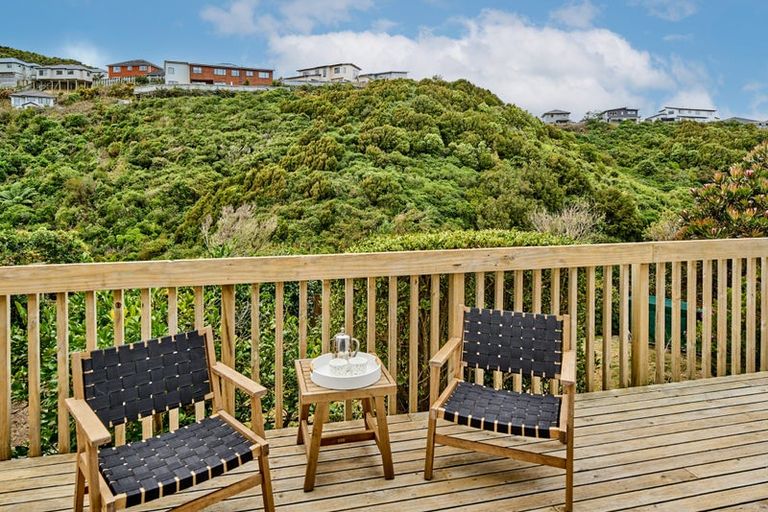 Photo of property in 32 Amesbury Drive, Churton Park, Wellington, 6037