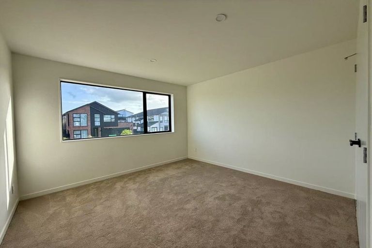 Photo of property in 43 Evergreen Parade, Rosehill, Papakura, 2113