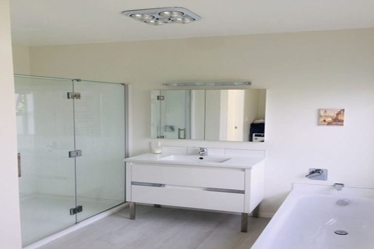 Photo of property in 52 Seaview Road, Paremata, Porirua, 5024