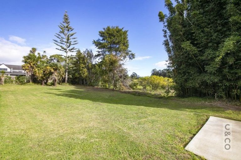 Photo of property in 407a Main Road, Huapai, Kumeu, 0810