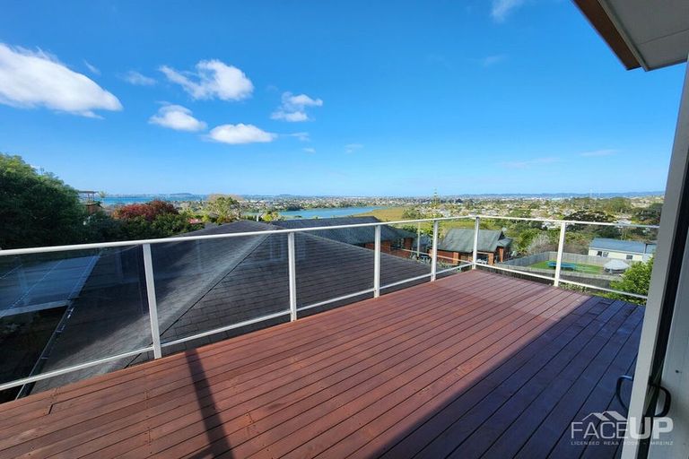 Photo of property in 4 Worthington Place, West Harbour, Auckland, 0618
