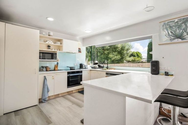 Photo of property in 28 Wai Iti Place, Clendon Park, Auckland, 2103