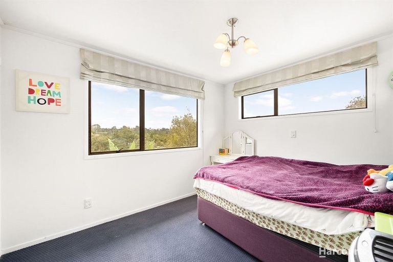 Photo of property in 2/15 Ridgewood Crescent, Birkenhead, Auckland, 0626