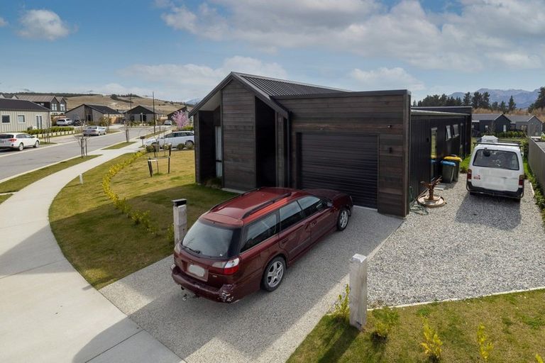 Photo of property in 5 Mount Creighton Crescent, Wanaka, 9305