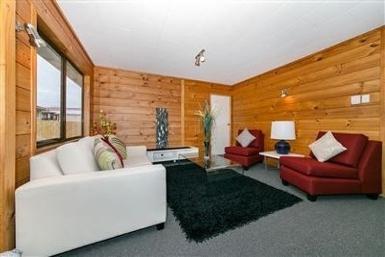 Photo of property in 36 Riverpark Crescent, Henderson, Auckland, 0610