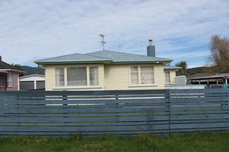 Photo of property in 7 Dunn Street, Wainuiomata, Lower Hutt, 5014