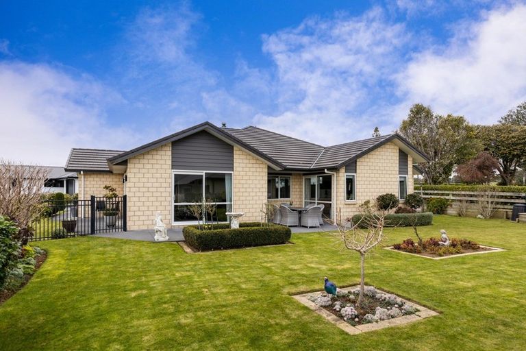 Photo of property in 28 Aderman Place, Hurworth, New Plymouth, 4310