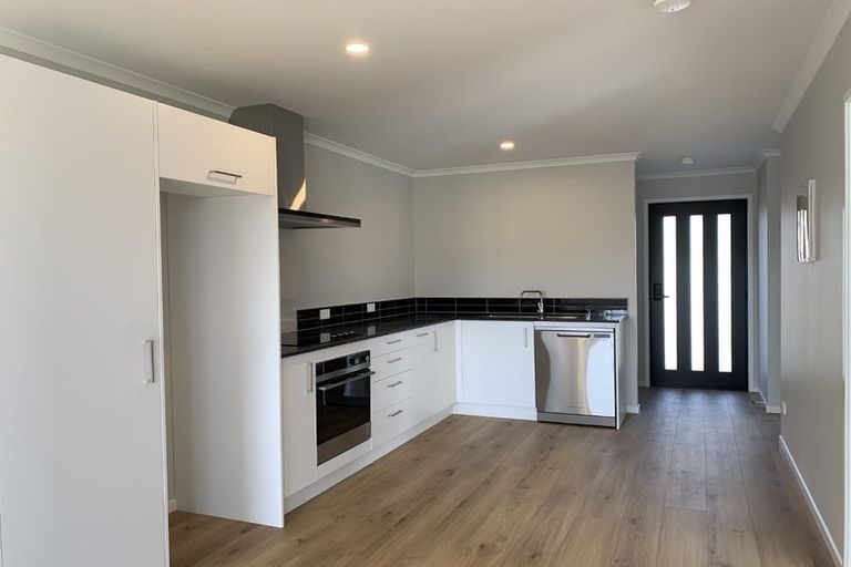 Photo of property in 2 Honowai Street, Kumeu, 0810