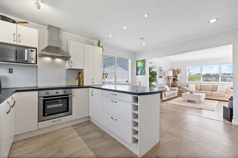 Photo of property in 27 Arlette Place, Massey, Auckland, 0614