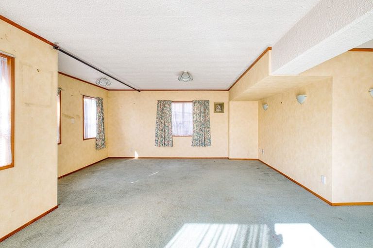 Photo of property in 35 Goodwood Drive, Goodwood Heights, Auckland, 2105