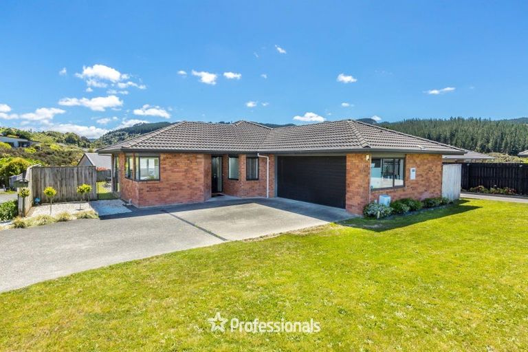Photo of property in 9 Percy Kinsman Crescent, Riverstone Terraces, Upper Hutt, 5018